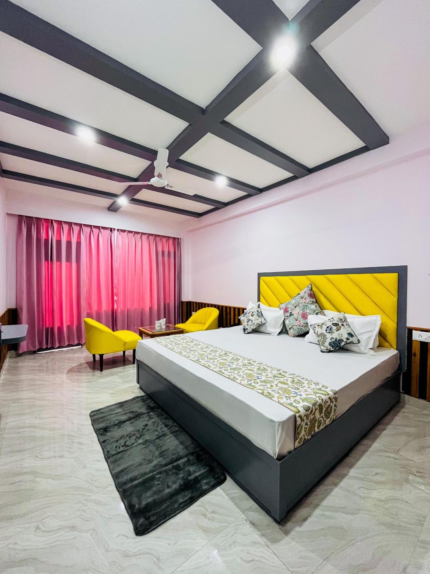 Hotel Apple Flower Manāli Buitenkant foto