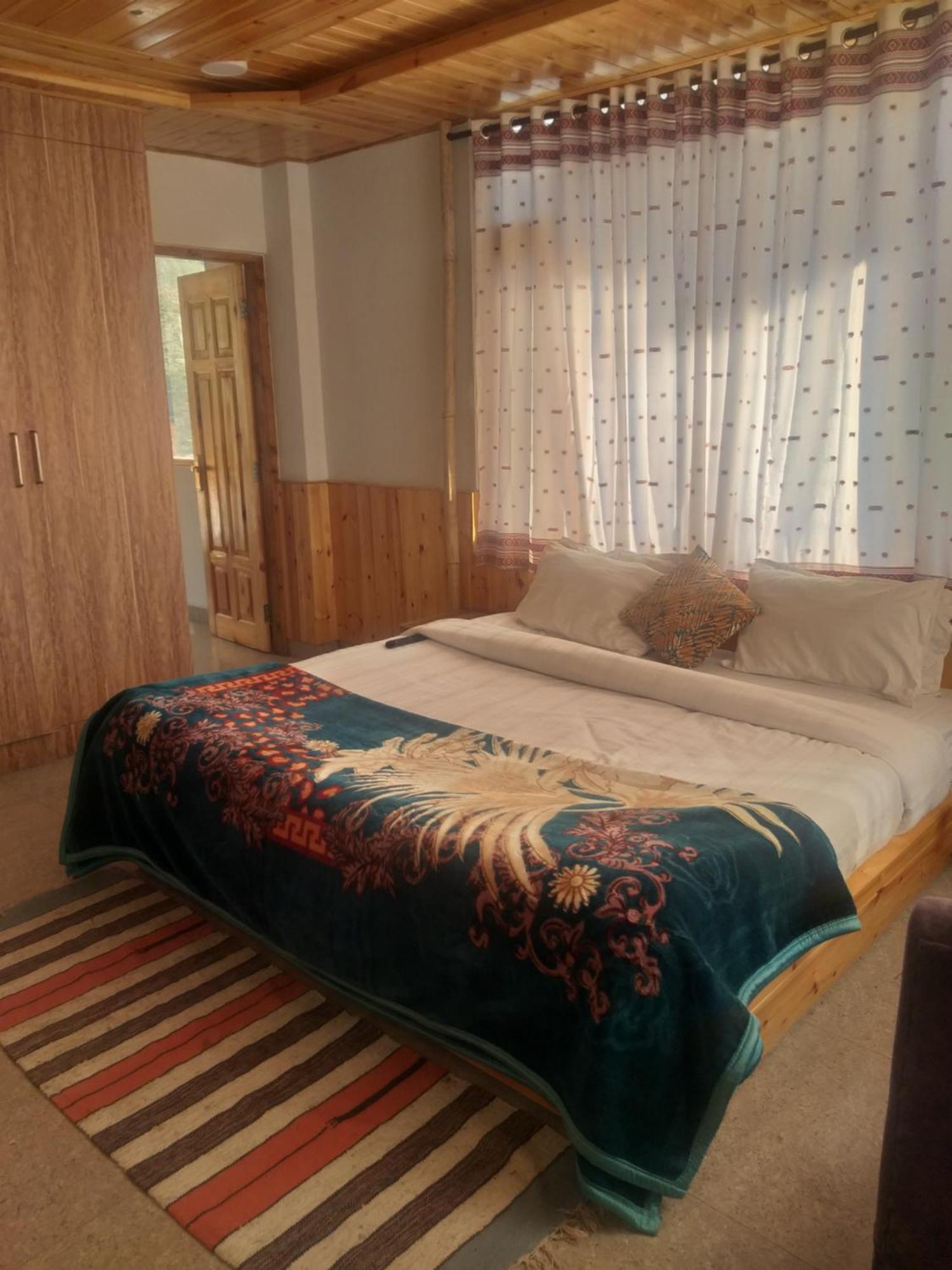 Hotel Apple Flower Manāli Buitenkant foto